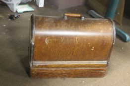 A CASED SINGER SEWING MACHINE (NO KEY), (TRAYS NOT INCLUDED),br.