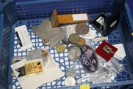 A SMALL COLLECTION OF ASSORTED COINS