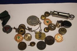 A BAG OF ASSORTED BADGES AND BUTTONS TO INCLUDE MILITARY TYPE EXAMPLES TOGETHER WITH A WHISTLE