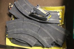 A QUANTITY OF VINTAGE SCALEXTRIC