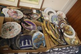 FOUR TRAYS OF ASSORTED CERAMICS TO INCLUDE PICTURE PLATES (TRAYS NOT INCLUDED),br.