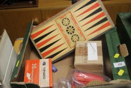 A SMALL COLLECTION OF GAMES ETC TO INCLUDE VIEWMASTER