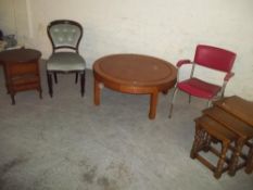A SELECTION OF 5 ITEMS TO INCLUDE AN OAK NEST OF TABLES, A SEWING TABLE ETC
