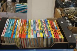 A TRAY OF CHILDREN,S ANNUALS TO INCLUDE BEANO, DENNIS THE MENNACE, DANDY ETC (TRAYS NOT INCLUDED),