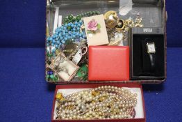A QUANTITY OF ASSORTED COSTUME JEWELLERY