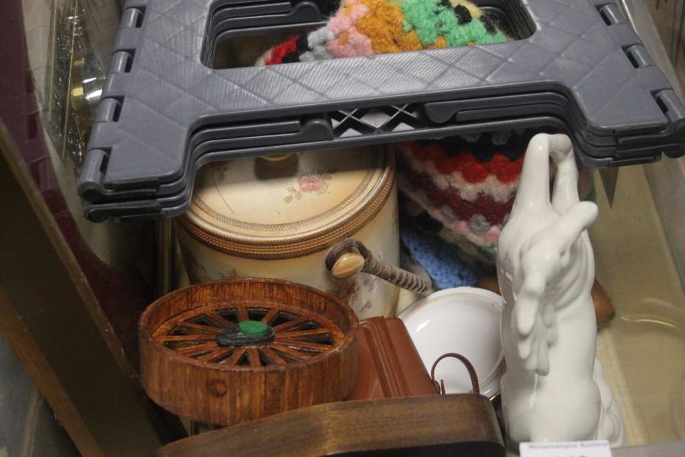 TWO TRAYS OF COLLECTABLES AND SUNDRIES TO INCLUDEAN EASEL, CLOCKS ETC (TRAY NOT INCLUDED) - Image 2 of 3
