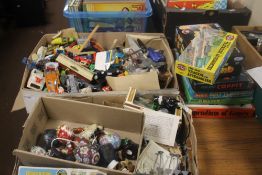 A TRAY OF DIECAST VEHICLES TOGETHER WITH A QUANTITY OF TOYS, GAMES ETC (TRAYS NOT INCLUDED),br.