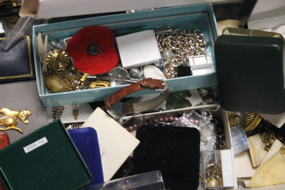 A TRAY OF ASSORTED COSTUME JEWELLREY, WRIST WATCHES ETC - Image 2 of 2