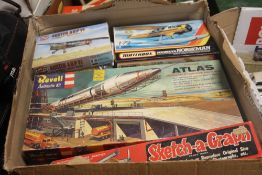 A TRAY OF MODEL KITS TO INCLUDE AIRFIX (TRAY NOT INCLUDED),br.
