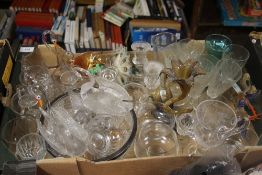 A BOX OF GLASSWARE TO INCLUDE A QUANTITY OF MINIATURE ANIMALS (TRAY NOT INCLUDED)