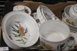 A TRAY OF ROYAL WORCESTER ,EVESHAM, TEA AND DINNERWARE