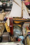A TRAY OF COLLECTABLE,S TO INCLUDE 2 WOODEN SHIPS, A MANTLE CLOCK ETC (TRAYS NOT INCLUDED),br.