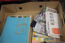 A TRAY OF FIRST DAY COVERS AND A SMALL QUANTITY OF STAMPS