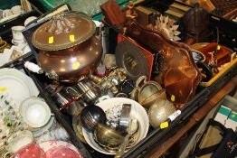 A TRAY OF ASSORTED METALWARE ETC TO INC A BRASS AND COPPER SAMOVAR
