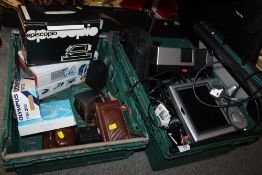 A COLLECTION OF VINTAGE AND MODERN CAMERAS AND ACCESSORIES ETC