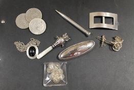 A COLLECTION OF ASSORTED MAINLY SILVER COLLECTABLES TO INC BUCKLE STAMPED STERLING, NAIL BUFFER ETC