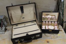 A SMALL VINTAGE SUITCASE TOGETHER WITH A CASE SET OF ELIZABETH ARDEN COSMETICS ETC (2)