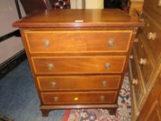 AN EDWARDIAN MAHOGANY INLAID SMALL CHEST OF THREE DRAWERS W-64 CM