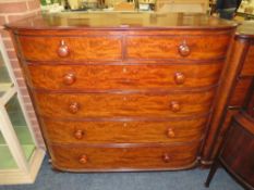 A VICTORIAN MAHOGANY BOWED CHEST OF SIX DRAWERS ON BUN FEET H-120 W-124 CM