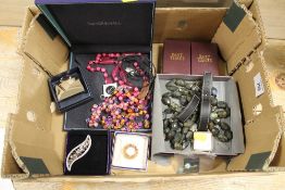 A COLLECTION OF COSTUME JEWELLERY TO INCLUDE PAST TIMES EXAMPLES