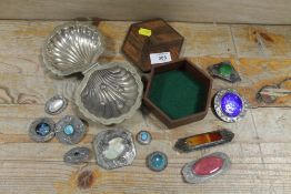 A COLLECTION OF ELEVEN RUSKIN TYPE VINTAGE BROOCHES