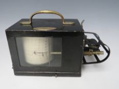 A VINTAGE NEGRETTI & ZAMBRA METAL CASED THERMOGRAPH, H 14 cm, W 12.5 cm, L 26 cm