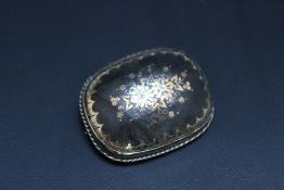 A VINTAGE INLAID TORTOISESHELL BROOCH, W 4.25 cm
