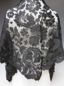 A COLLECTION OF VINTAGE / ANTIQUE TEXTILES, to include a set of Victorian / Edwardian blouse '