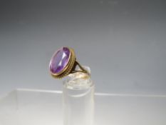 A HALLMARKED 9CT GOLD AMETHYST DRESS RING, ring size P, approx 3.59 g