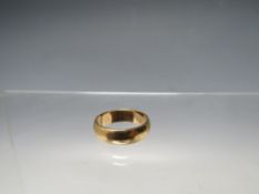 A HALLMARKED 9CT GOLD WEDDING BAND, ring size P, approximate weight 4.1 g