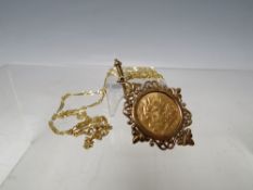 A 1982 QUEEN ELIZABETH II HALF SOVEREIGN COIN, set within a decorative yellow metal mount having