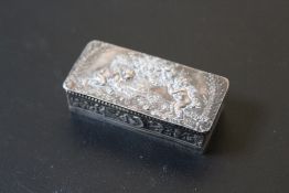 A SMALL SILVER PILL BOX, having import marks for Chester 1914, W 4.75 cm