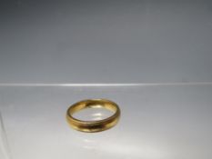 A HALLMARKED 18CT GOLD WEDDING BAND, ring size Q ½ / R, approximately 6.34 g
