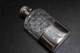 A HALLMARKED SILVER AND CUT GLASS HIP FLASK - LONDON 1904, engraved to cup 'LILY', H 14.25 cm