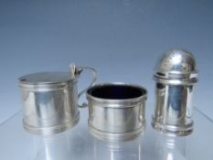 A HALLMARKED SILVER THREE PIECE CRUET SET - LONDON 1968, comprising, salt, pepper and lidded