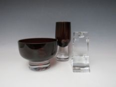 A KELLY HOPPEN FOR WEDGWOOD STUDIO GLASS BOWL, Dia. 15.5 cm, together with a similar glass vase