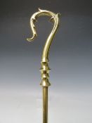 A POLISHED BRASS ECCLESIASTICAL CROZIER, L 146 cm