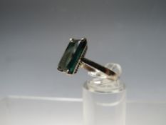 AN 18CT WHITE GOLD SINGLE STONE TOURMALINE DRESS RING, tourmaline approximately 5.75 cts, ring