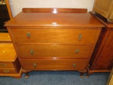 A 1920/30'S MAHOGANY THREE DRAWER CHEST W-92 CM