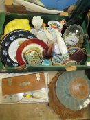 A TRAY OF CERAMICS AND GLASS ETC TO INCLUDE A GLASS TOPPED COMPORT, PLATES ETC