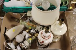 A TRAY OF ASSORTED TABLE LAMPS TO INCLUDE MASON'S