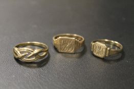 THREE HALLMARKED 9CT GOLD RINGS - APPROX COMBINED WEIGHT 8.2 G
