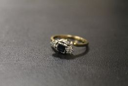 AN 18CT & PLAT SAPPHIRE AND DIAMOND RING - APPROX WEIGHT 3.6 G