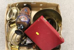 A TRAY OF ASSORTED METALWARE TO INCLUDE A CLOISONNE VASE