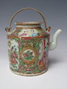 A 19TH CENTURY DECORATIVE CIRCULAR CANTONESE TEAPOT WITH LID, H 12 cm, Dia. 10 cm