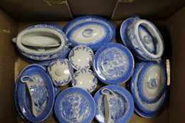 A PART COPELAND STYLE MINIATURE / DOLLS HOUSE DINNER SERVICE