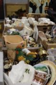 FIVE TRAYS OF ASSORTED CERAMICS TO INCLUDE A PLATE OF QUEEN VICTORIA WITH 'STAFFORD COMMEMORATION