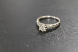 A HALLMARKED 18CT GOLD DIAMOND CLUSTER RING WITH DIAMOND SET SHOULDERS, STAMPED DIA 0.50 APPROX