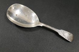 A HALLMARKED SILVER GEORGIAN CADDY SPOON - MAKERS MARK TH OVER GH