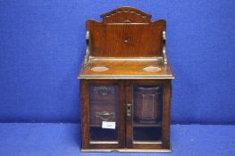 AN ANTIQUE OAK JEWELLERY BOX